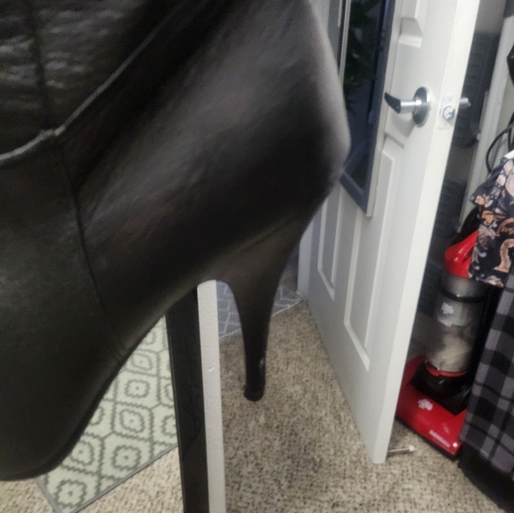 Over the thigh, high heel, pointed toe boots - Picture 7 of 11